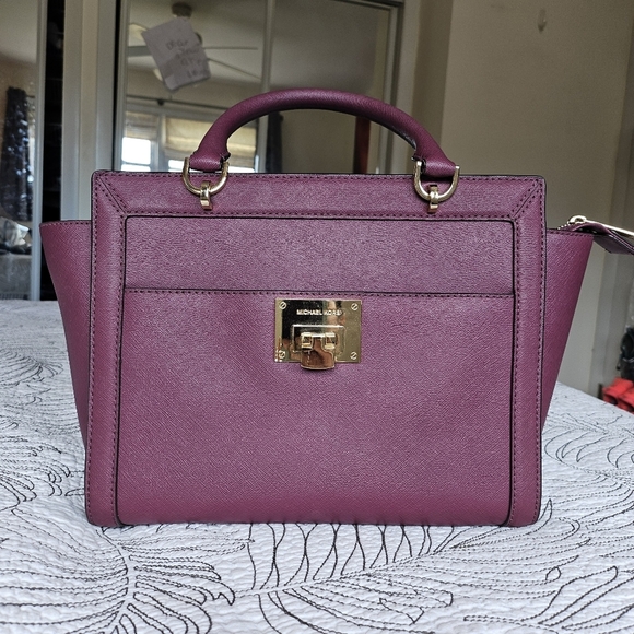 VGUC Michael Kors Black Tina Small Satchel Crossbody Purple Saffiano Leather - Picture 1 of 16